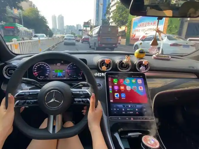 奔驰也太适合女孩子开啦 第一次开梅赛德斯c200,终于体会到不塞车的