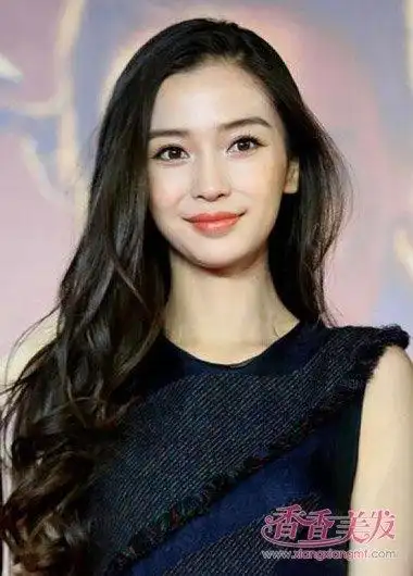 女明星偏分长 卷发发型