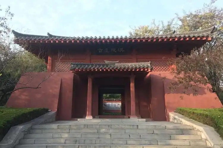 大土堆儿之一夏商周秦西东汉陵寝坟墓