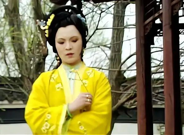 红楼梦里那么多美食,为什么夏金桂偏偏喜欢啃油炸焦骨头?