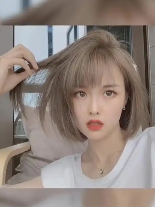 初恋短发奶茶灰显白发色减龄甜美短发清新