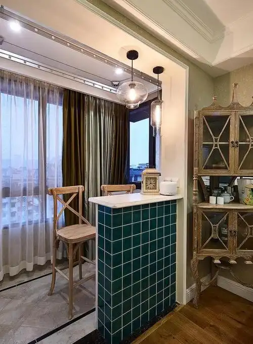 复古美式封闭式阳台墨绿吧台设计