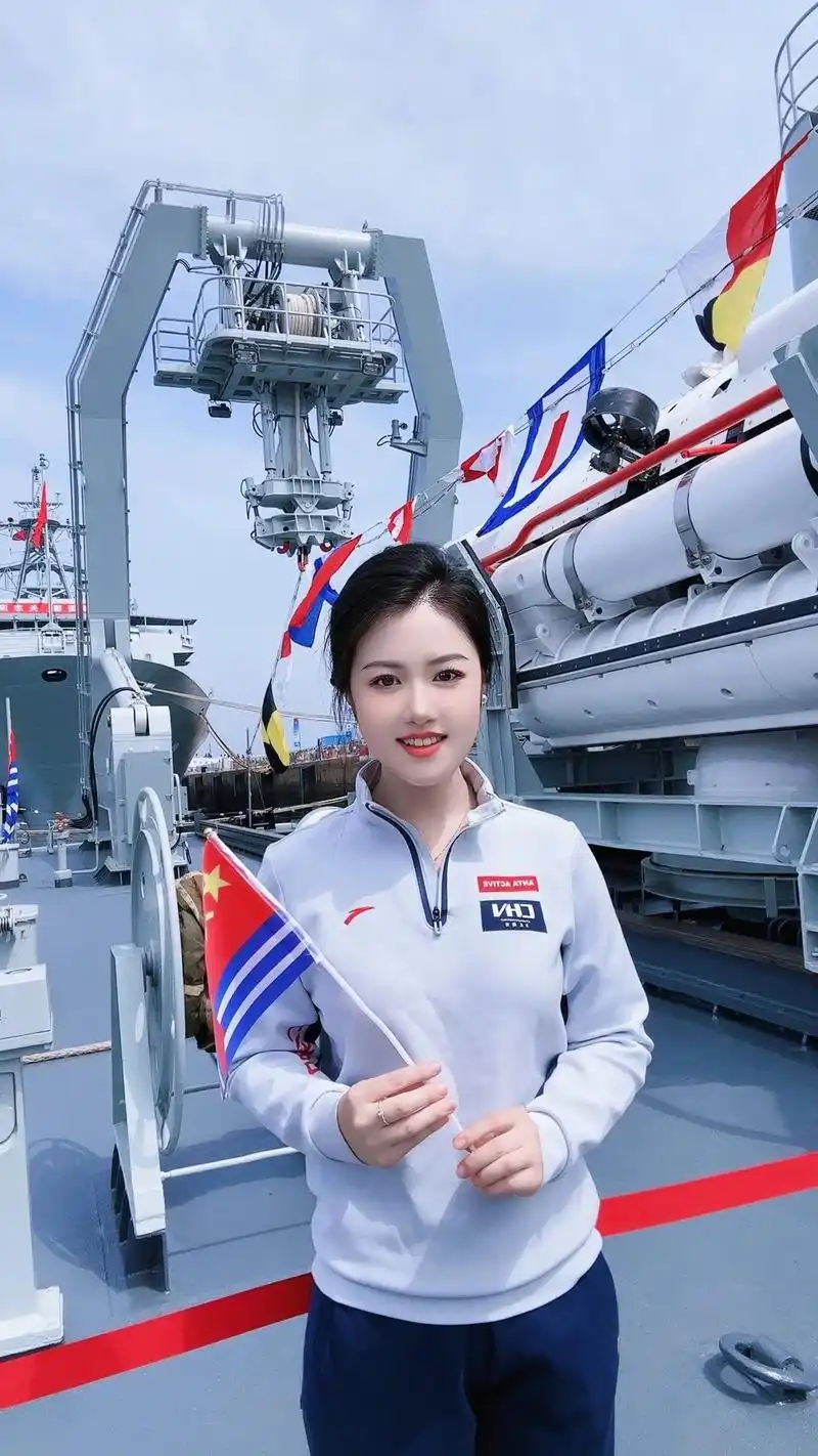 中国海军75周年,生于华夏,生于盛世,有幸参观,愿祖国繁荣昌 - 抖音