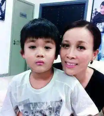 同为歌坛天后,那英儿女和毛阿敏儿女的差距_女儿_儿子_低调