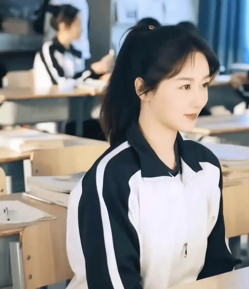 杨紫《要久久爱》黄瀛子花絮图来啦,校服造型青春元气,期待新剧早日和