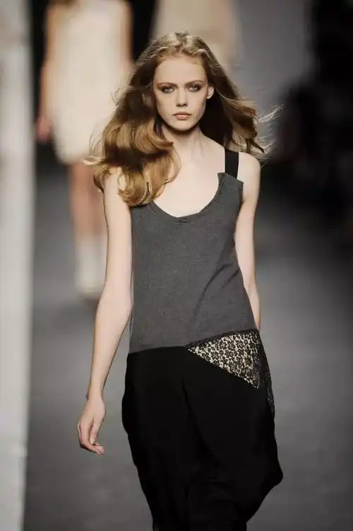 90后超模萝卜达fridagustavsson