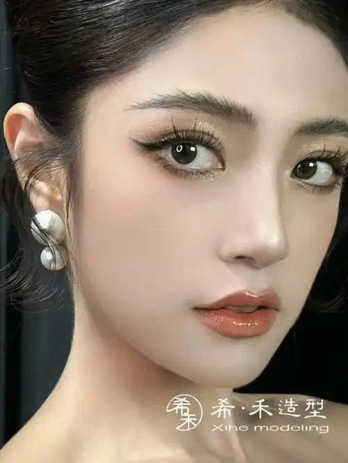 今年小97的轻泰式妆容 干净高级 适合外景敬酒 太好看啦 快来get