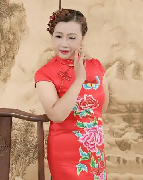 六十岁生日穿上旗袍秀一秀 - 美篇