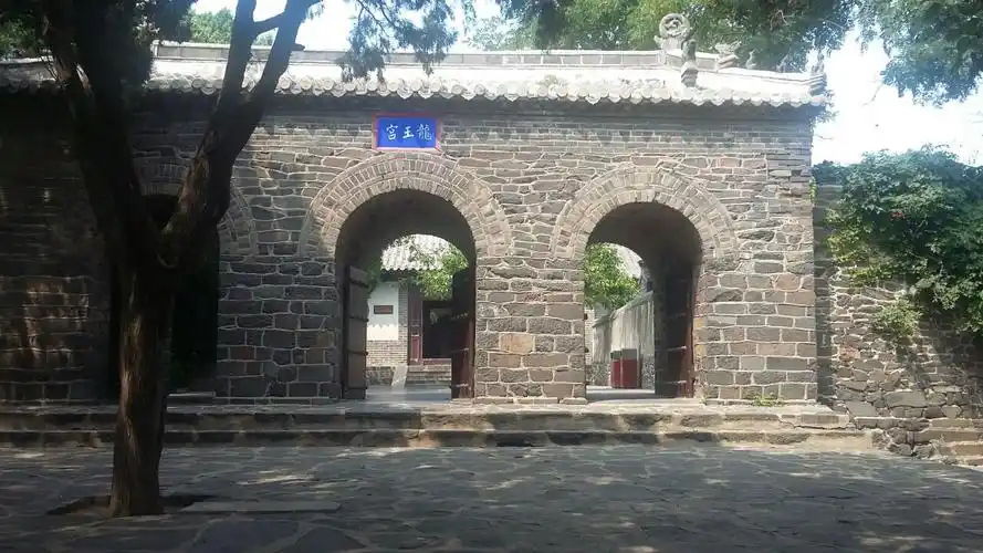 【携程攻略】蓬莱龙王宫景点,龙王宫在蓬莱阁进入景区后不远处,这里有