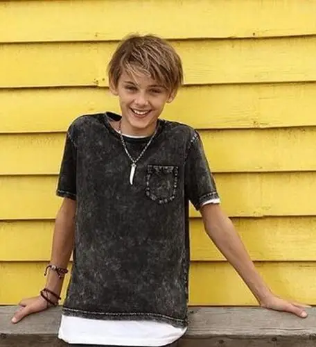 澳洲金发蓝眼男孩爆红日本,被称世界上最美的人