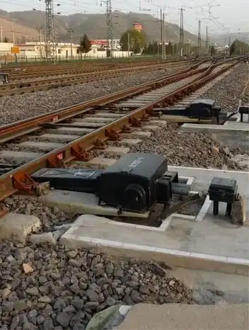 为什么有些道岔要用两个转辙机?