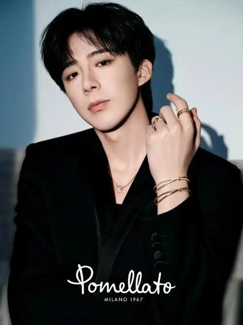 赵露思刘宇宁《珠帘玉幕》开机,全员身穿红衣,主演开机现场互动_腾讯