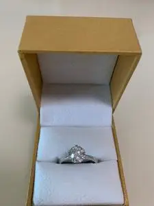 老凤祥求婚钻戒 女式钻戒铂金戒托