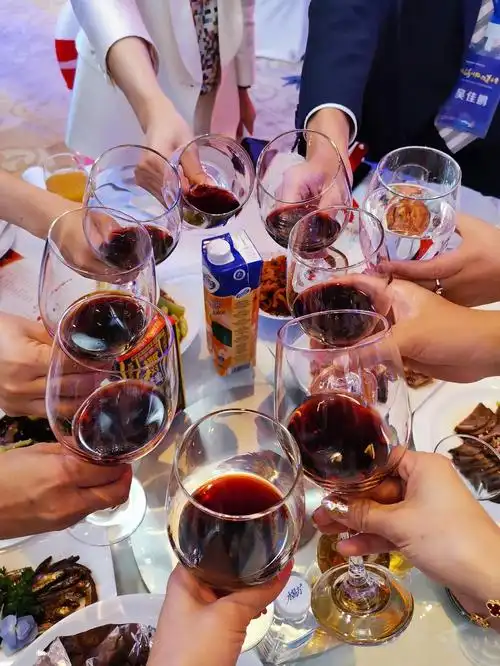 喝酒要"碰杯干杯"是何时兴起的?