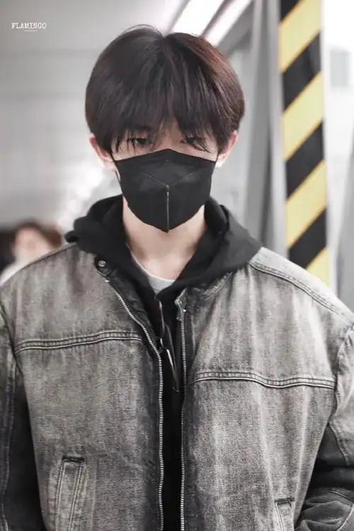 易烊千玺机场图