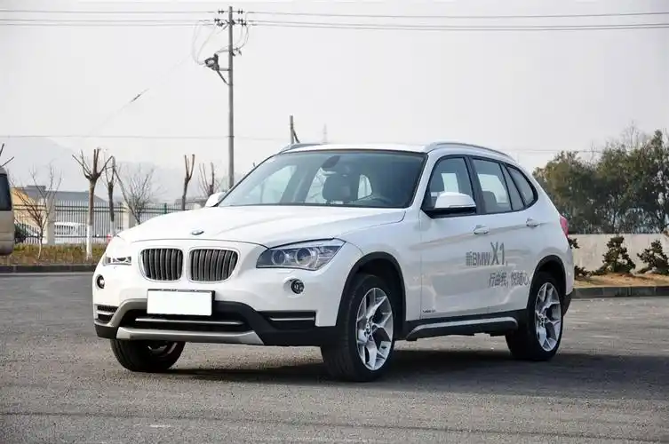 宝马x1前45度(向左)