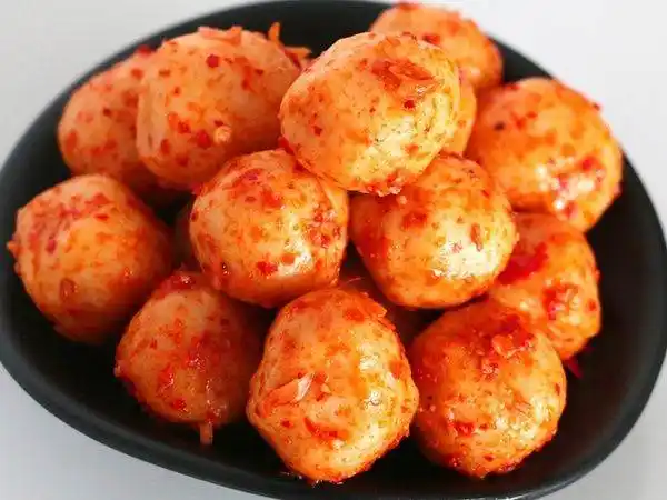 鱼蛋蛋鱼丸 鱼蛋蛋吃起来很q很弹,香辣和泡椒的比较辣,很鲜,一箱20包