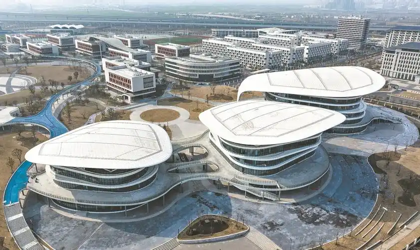 3月12日拍摄的华中农业大学襄阳校区文化艺术中心大剧场.