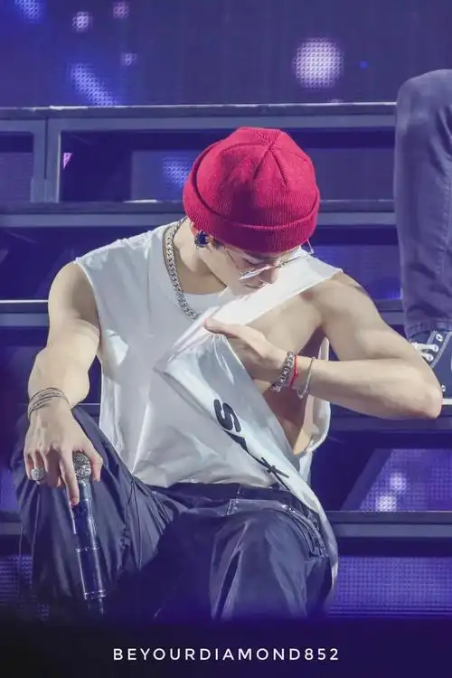 腹肌|胸肌|王嘉尔|举铁_网易订阅