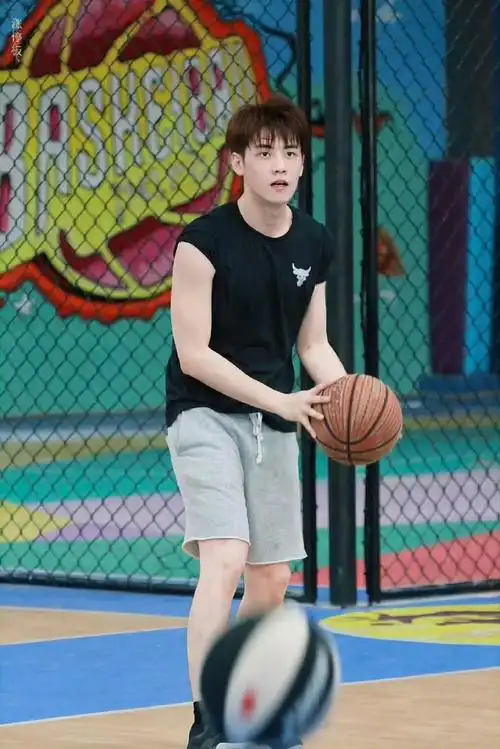 任豪在内娱闯出体育赛道##我在横店打篮球