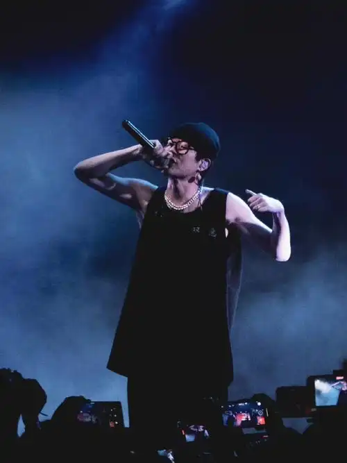 一天认识一rapper我就站你面前别装看不见