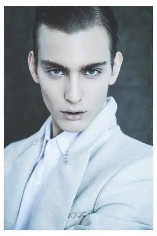 男人颧骨高面相(男士高级脸要满足这几个特点) - 很趣书院