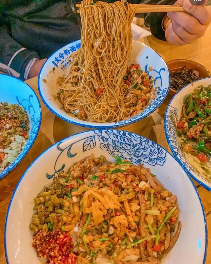 这家粉面店的码子炒得比湘菜馆还香