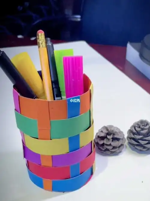 彩色纸条做笔筒