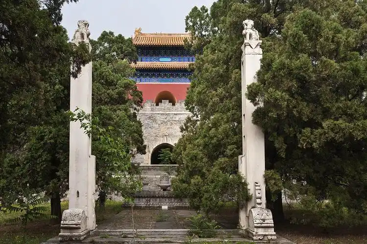 明庆陵-棂星门,五供,明楼谁知一百多年过去了,在这块陵寝的遗址上,又