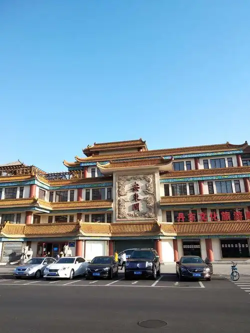 安东阁,联想起在游途中听到一位老人讲这里以前的叫安东,以后改名丹东