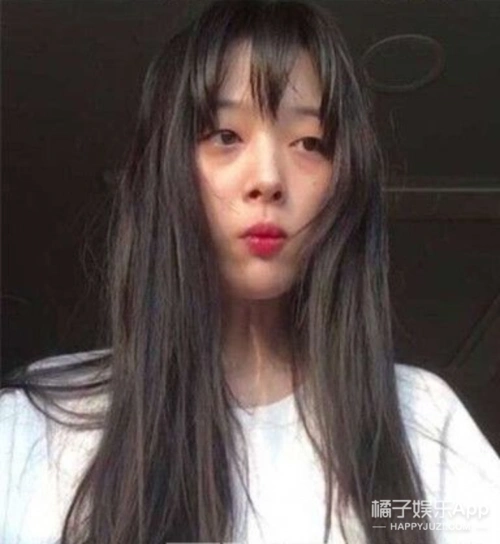 雪莉ins又露点黑眼圈都掉到地上了韩网评论说好像吸毒了