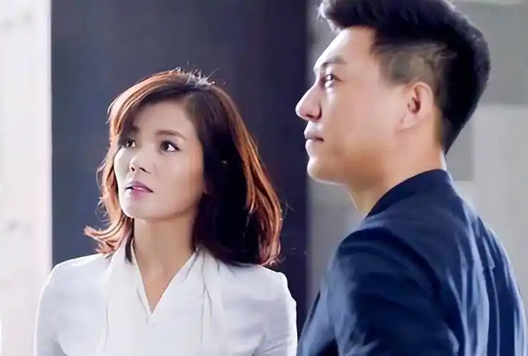 中,安迪可以说就像是无所不能的女强人,至少和樊胜美,邱莹莹和关雎尔