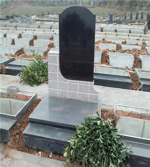 观音山公墓立碑