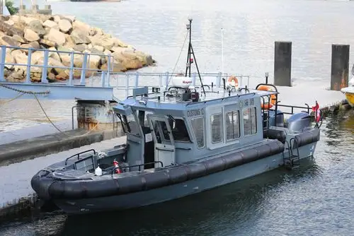 新型浅水巡逻艇增追截力