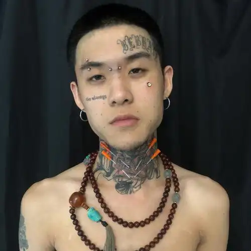 潍坊穿孔  #眉钉 #穿孔#埋钉  #面部埋钉  #鼻梁钉  帅疯了