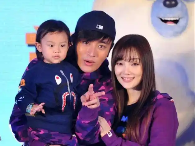 贾乃亮与李小璐关系破冰女儿甜馨起关键作用网友劝赶紧复婚