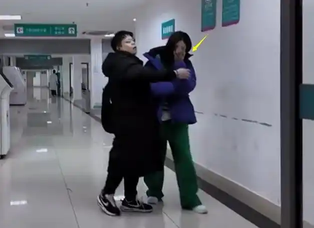 35岁沈梦辰腰椎骨断裂太严重需卧床休养两个月恐成十级伤残