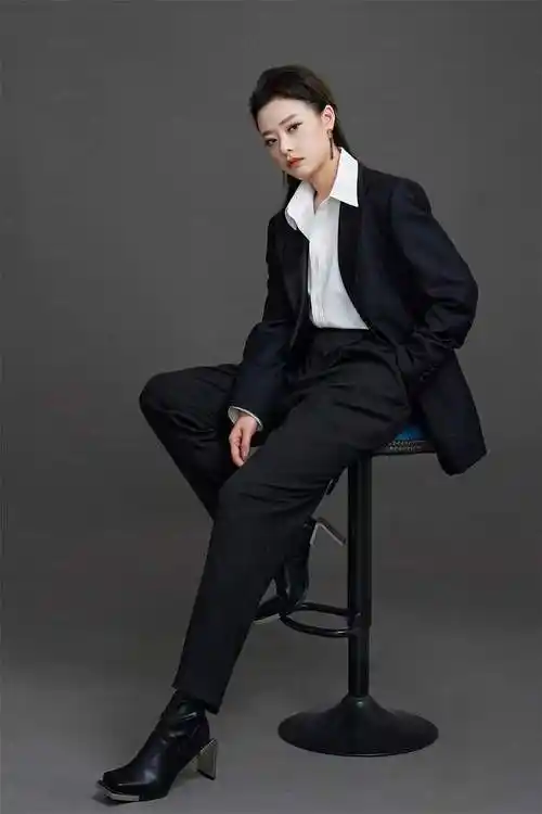 大片来了拍西服形象照你需要的经典pose