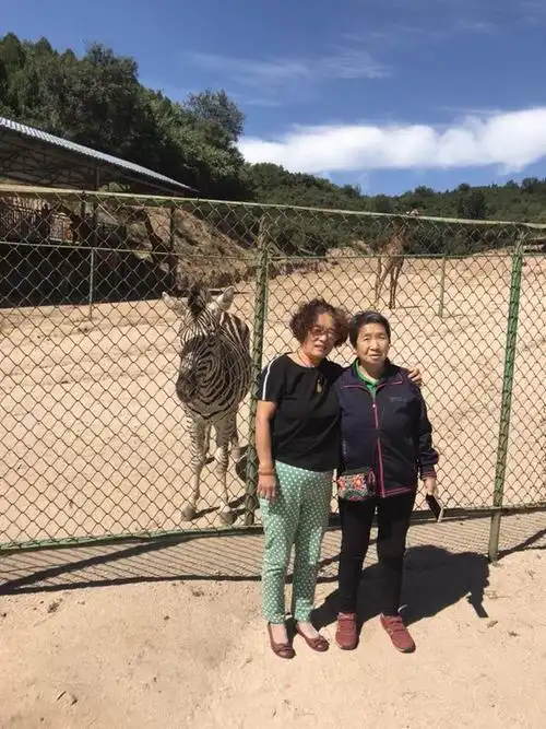 北京八达岭野生动物园聚家合影