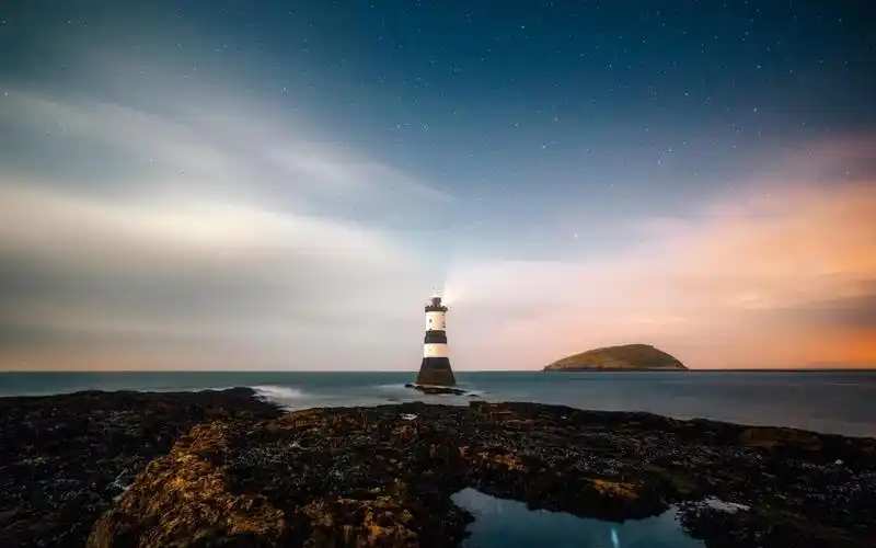 唯美灯塔风景图片桌面壁纸