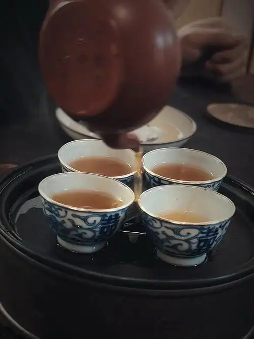 茶三酒四踢桃二