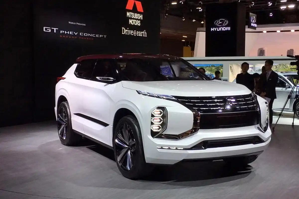 三菱gt-phev配四驱油耗4l,比博越颜值高十倍,售价仅12万!