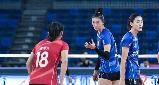 龚翔宇化身暴力接应狂砍26分,丁霞颜妮坐镇辽宁,女排憾负小国家队