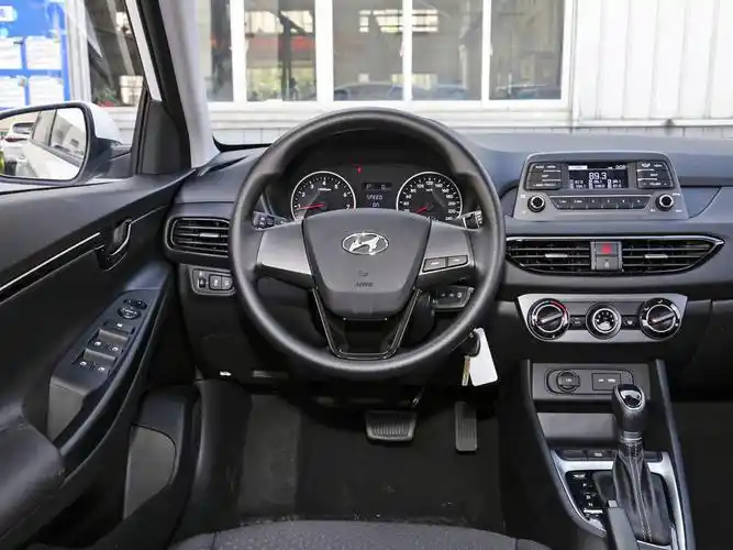 汽车图库 现代 北京现代 悦动(126/516) 内饰 内饰 参考成交价: 8.