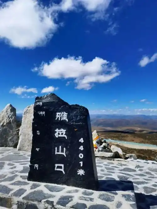 把雅拉雪山怼到你眼前去过无数次川西还是会被震撼到的绝美观景台