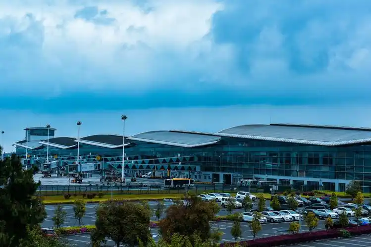 10月17日至18日,南昌昌北国际机场t2航站楼c指廊延伸及飞行区配套工程