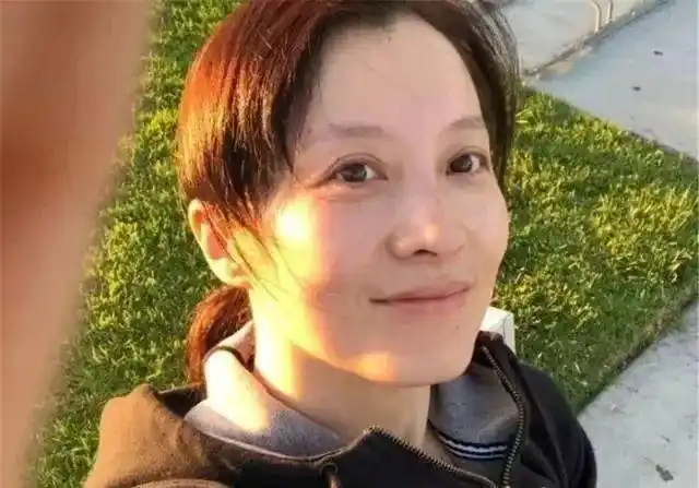 孙涛他16岁就参军,多次登上春晚,老婆低调貌美,结婚多年零绯闻