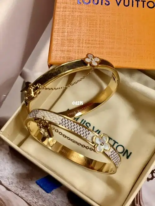 lv拆皮花锁手镯_手镯_路易威登怎么样_博物馆_白色棋盘格_百搭_remake