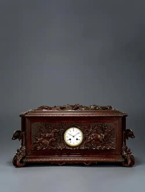 柚木雕花带钟表八音盒