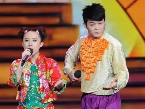 2009年4月13日,丫蛋与男友王金龙在沈阳结婚.